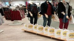 Lamstedts Geschäfte haben die neusten Modetrends für ihre Kundschaft ausgewählt und freuen sich auf zahlreichen Besuch.