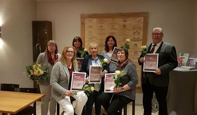 Die Geehrten mit der 1. Vorsitzenden v.l.n.r.: 1. Vorsitzende Dörte Karstens, Anke Niemeyer, Ulrike Böttjer, Waltraut Wolff, Petra Wintjen, Rosa Böttjer und Wolfgang Böttjer.