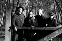 Die Band Common Mind aus dem Cuxland spielt beim Ladenhütermarkt in Bremervörde.