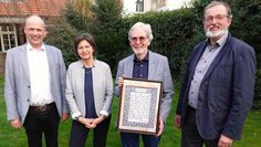 Helmut Kück (2.v.r.) mit seiner Frau Ute, Pastor Markus Stamme (li.) und Superintendent Wilhelm Helmers.