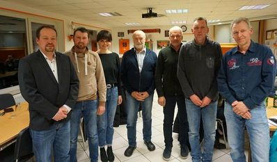 Das neue Team der Appelner Jagdgenossenschaft. Vorsitzender Karl- Heinz Büttelmann (Mitte) wurde nach 32 Jahren verabschiedet.