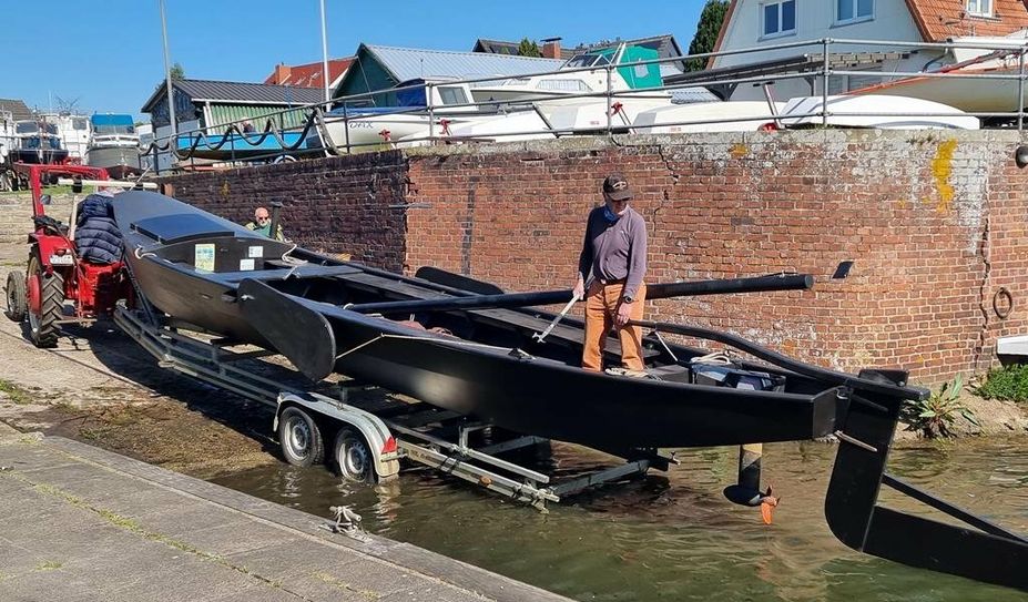 Gleich zwei neu gebaute Torfkähne - Moortroll und Moorbutjer - verstärken die Torfkahnflotte. Nur die Moorhexe versieht noch nach 20 Jahren ihren zuverlässigen Dienst auf dem Wasser.
