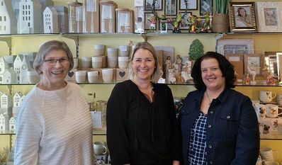 Geben 20% Rabatt: Gaby Hoyer, Christine Postels und Melanie Pallas (v. li.).