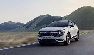 Neben Mildhybrid-Versionen für Benziner und Diesel ist der Sportage erstmals als Plug-in Hybrid erhältlich.