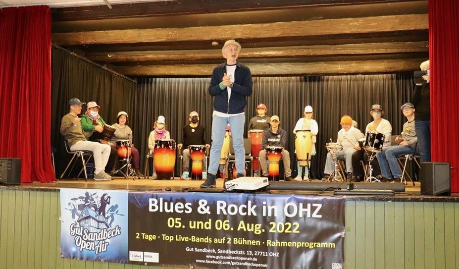 Die Trommelgruppe der Schule am Klosterplatz lieferte ein Beispiel für den Erfolg der zahlreichen Projekte, die mit den Einnahmen aus dem Gut Sandbeck Open Air gefördert wurden. Foto: akl