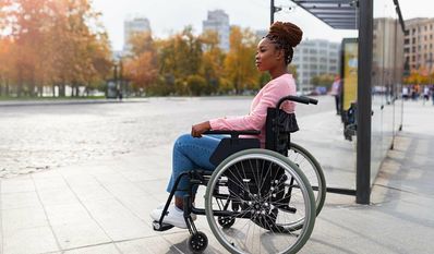 26 Prozent der von der Aktion Mensch Befragten mit Beeinträchtigung geben an, häufig auf nicht barrierefreie Bahnhöfe oder Haltestellen bzw. öffentliche Verkehrsmittel zu stoßen.