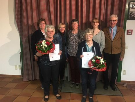 Neu in den Vorstand des DRK-Ortsvereins Nindorf wurden Andrea Stelling als 2. Vorsitzende und Axel Riggers als Beisitzer gewählt worden. Für 25 Jahre Mitgliedschaft im Ortsverein wurden Petra Stüve, Anke Wienberg, Kerstin Klemp, Elke Börger und Elsbeth Pingel sowie für 40 Jahre wurde Mary Steffens. geehrt.