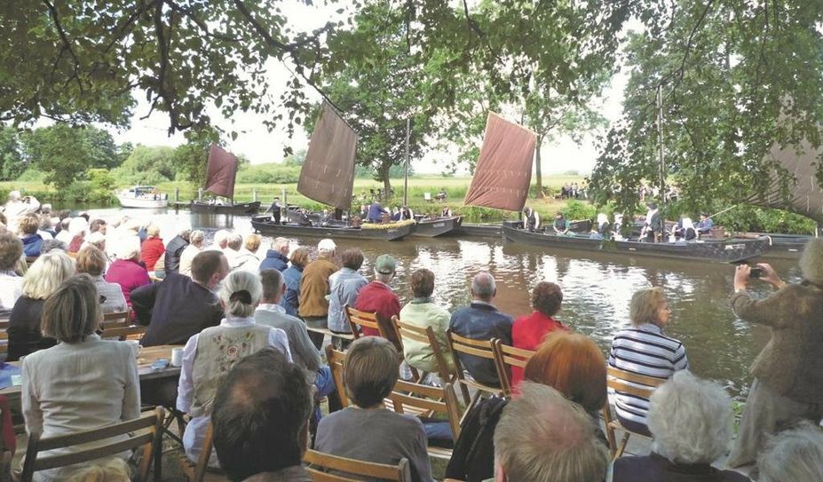 Der Torfkahngottesdienst gehört zu den Höhepunkten der Veranstaltungsreihe „Kirche im Grünen“. Foto: eb