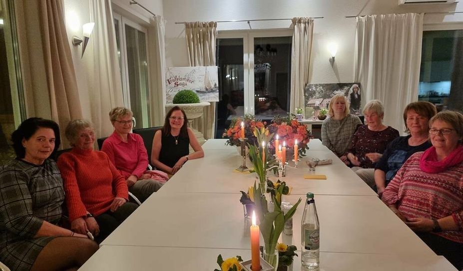 In gepflegtem Ambiente, bei Kerzenschein und gutem Essen finden die Trauernden langsam zurück ins Leben.