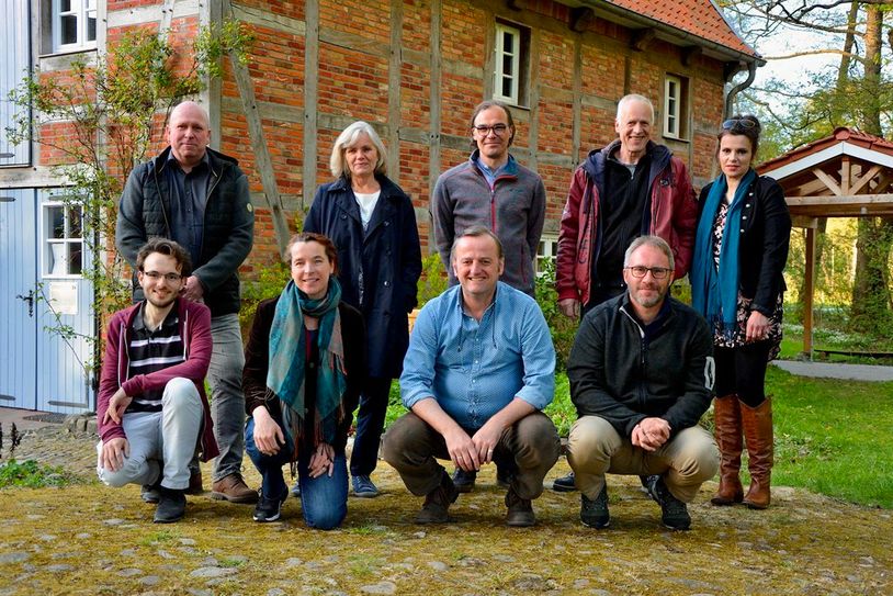 Harm Wurthmann (hinten, v. li.), Renate Warren, Thorsten Keese, Dieter Janssen und Corda Kück sowie Joris Immenhauser  (vorne, v. li.), Britta Keese, Sven Kielau, und Werner Oerding.
