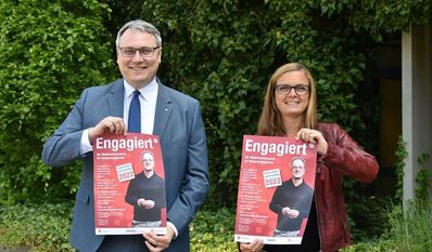 Landrat Marco Prietz und Sandra Pragmann appellieren Ehrenamtliche, sich für den „Niedersachsenpreis für Bürgerengagement“ zu bewerben.