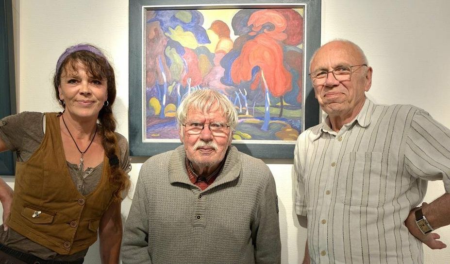 Wolf-Dietmar Stock (Mitte) mit Tina Abich und Siegfried Krön von der Kunstwerkstatt Mühle Malstedt.