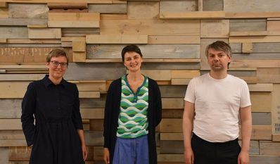 Die Auswahl-Jury: Dr. Matilda Felix (Städtische Galerie Delmenhorst | Haus Coburg), Radek Krolczyk (Galerie K‘, Bremen) und Dr. Tanja Pirsing-Marshall (stellvertretende Direktorin, LWL - Museum für Kunst und Kultur, Münster).