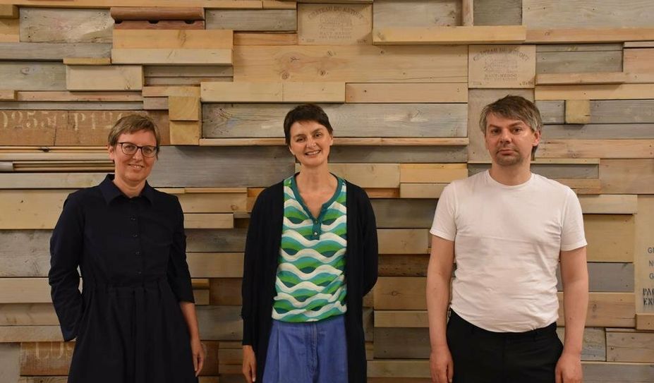 Die Auswahl-Jury: Dr. Matilda Felix (Städtische Galerie Delmenhorst | Haus Coburg), Radek Krolczyk (Galerie K‘, Bremen) und Dr. Tanja Pirsing-Marshall (stellvertretende Direktorin, LWL - Museum für Kunst und Kultur, Münster).