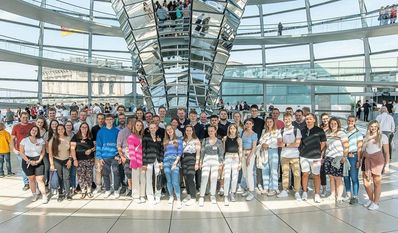 Nach politischer Stadtrundfahrt und Besuch des Stasi-Gefängnisses wurde mit dem Bundestagsabgeordneten über die aktuelle Lage diskutiert und ganz konkrete Sorgen gesprochen.