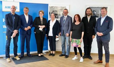 AMEOS Vorstand Michael Dieckmann (zweiter v. li) und daneben die niedersächsische Ministerin für Gesundheit, Daniela Behrens sind mit der Zusammenarbeit aller Akteure sehr zufrieden.