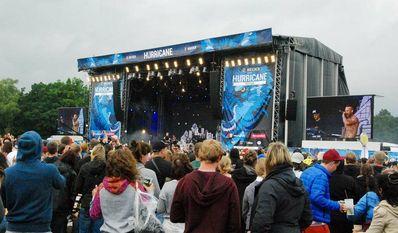 Am Sonntag steht Maximilian Diehn alias Kontra K als einer von vielen Konzerthöhepunkten wieder auf der Bühne des Hurricane-Festivals – unsere Aufnahme zeigt ihn bei seinem bisher letzten Gastspiel 2017.