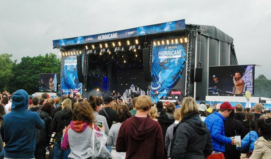 Am Sonntag steht Maximilian Diehn alias Kontra K als einer von vielen Konzerthöhepunkten wieder auf der Bühne des Hurricane-Festivals – unsere Aufnahme zeigt ihn bei seinem bisher letzten Gastspiel 2017.
