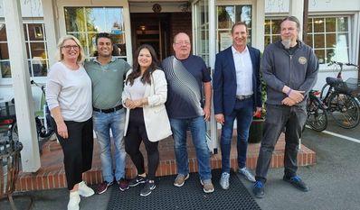 Mit ihnen geht es im nächsten Jahr weiter: Gescftsstellen-Leiterin Anja Dähnke, Beisitzer Moris Sego, Beisitzerin Mya Schulz, Burkhard Oetjen (2. Vorsitzender), Sven Behrens (1.Vorsitzender) und Beisitzer Ingo Wilk. Foto: eb