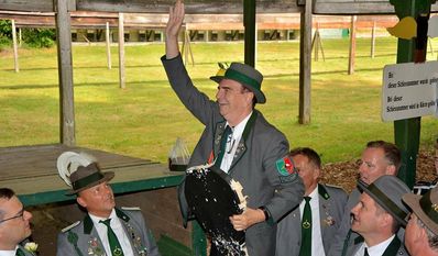 Der neue Schützenkönig Manfred Busch stand nach dem 22. Schuss fest.
