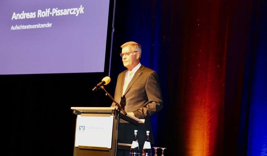 Der Aufsichtsratsvorsitzende Andreas Rolf-Pissarczyk begrüßte die Mitglieder der Volksbank eG Osterholz Bremervörde.