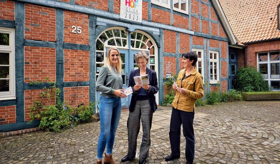 Halten viele Programmpunkte für einen abwechslungsreichen Sommer bereit: Die Organisatorinnen des Sommers in Murkens Hof.