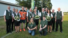 Das komplette Königshaus mit Jugendmajestäten, Volkskönig, Fahnenträger und Vorsitzende freut sich auf ein schönes Schützenfest. Fotos: eb