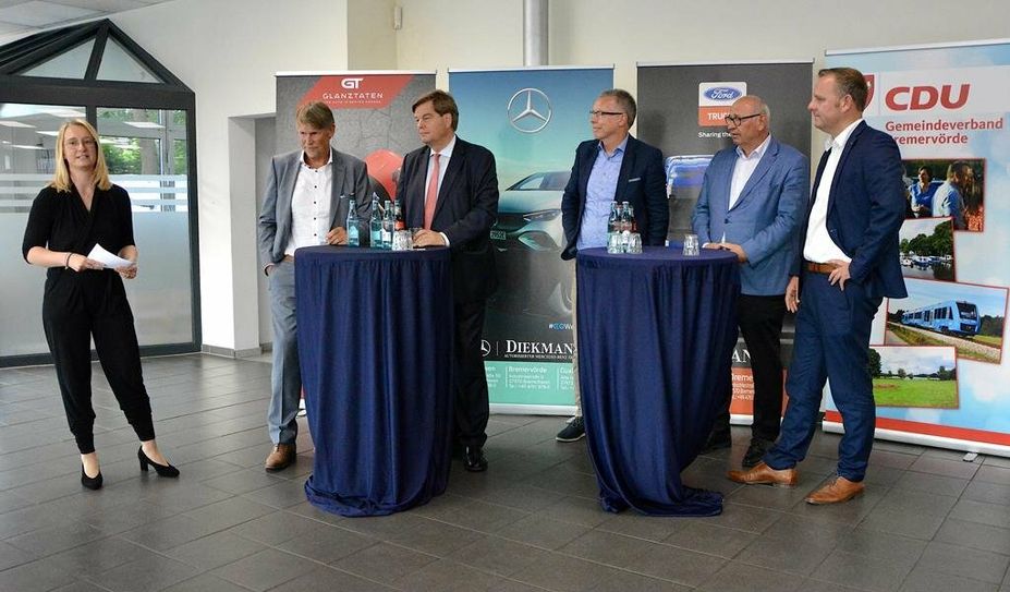Kristin Harms (v. li.), Marco Tulodetzki, Enak Ferlemann, Olaf Orb, Holger Bartsch und Andreas Meyer wollen, dass die Küstenautobahn endlich realisiert wird.