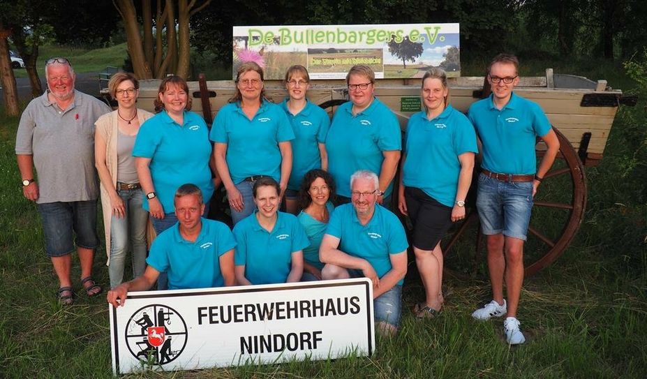Die Vorsitzenden der Bullenbargers, Hartmut Tiedemann und Bianca Brißke, freuen sich auf ein abwechslungsreiches Sommerfest am 13. August mit der Nindorfer Theatergruppe. Foto: uml