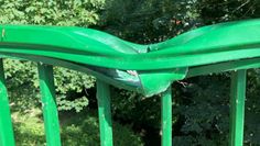 Einen ungewöhlich starken Schaden hat der Landkreis am Geländer einer Brücke am Scharmbecker Bach entdeckt. Foto: eb
