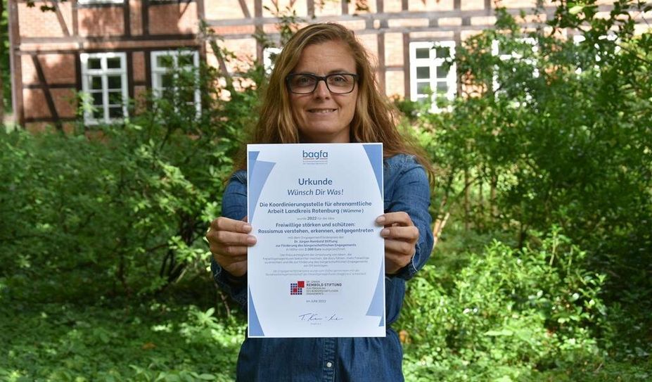 Sandra Pragmann freut sich über die Auszeichnung.