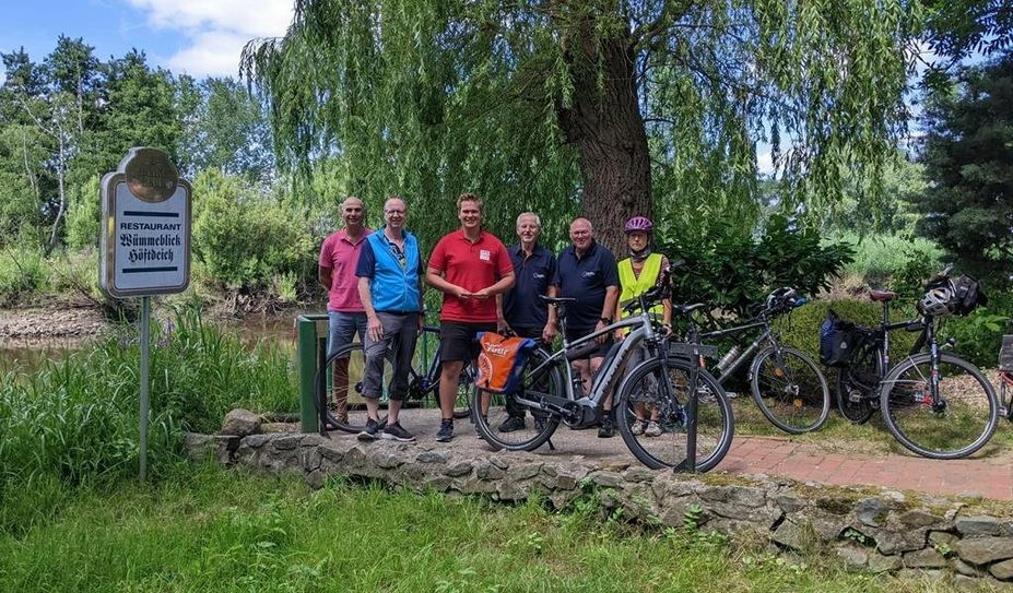 Finden Radfahren super: der ADFC Osterholz und Sozialdemokrat Frederik Burdorf.