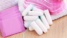 Kreiseigene Schulen erhalten kostenlos Menstruationsartikel vom Landkreis.