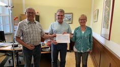 Alfred Preuß, Finanzverantwortlicher der AWO, Bürgermeister Jürgen Kuck und Frau Rita Rissmeyer, 1. Vorsitzende der AWO.