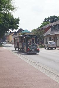 Die Moor-Molly tuckerte die Gäste durch das Dorf