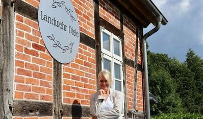 Xenia Nowak freut sich auf viele Gäste in der „Landwehr Diele“. Foto: akl