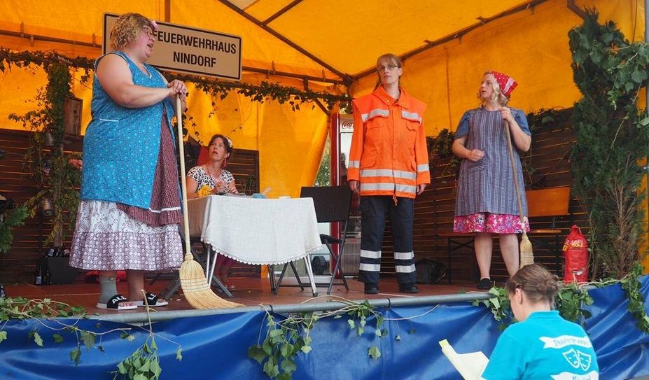 Je nach Ausgang des Wettstreits sollen die Frauen offiziell aufgenommen werden oder sie bleiben das örtliche Putzkommando.