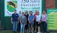 Das Orga-Team des großen Jubiläums freut sich auf eine ganz besondere Feierwoche in Ebersdorf. Zu unternehmen, aber auch zu entdecken gibt es vieles: vor allem die vielen lustigen Strohpuppen im Dorf.