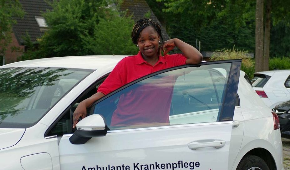 Stella Abeija macht es Freude, Menschen mit Hilfebedarf in ihrem häuslichen Umfeld zu unterstützen.