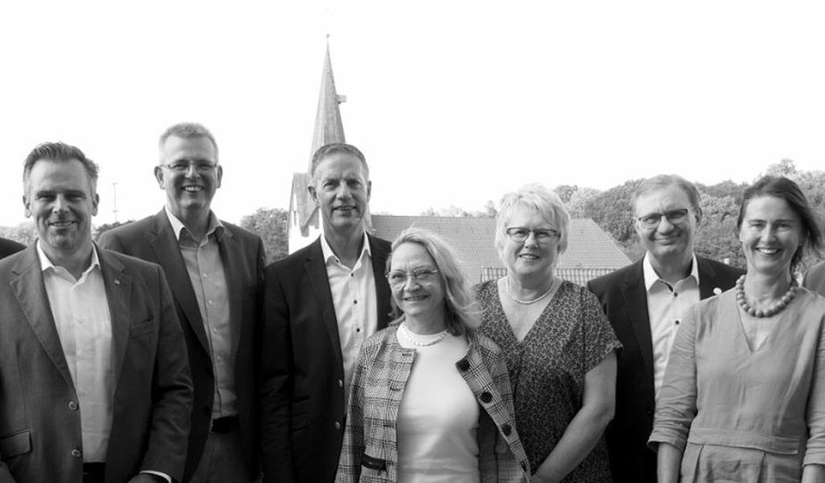 V.l.n.r.: Jan Mackenberg (Vorstand), Michael Kersting (Vorstand), Wilfried Meyer, Hans Jürgen Puckhaber, Annelie Meinke Weiß, Ina Neumann, Ralf Wrissenberg, Monika Burfeindt, Bernd Witte (Betriebsrat).