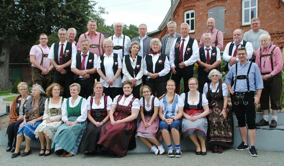 Die Hechthausener Ostemusikanten haben das Dirndl und die Lederhosen parat und freuen sich auf ein großartiges Oktoberfest. Foto: uml