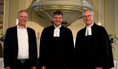Der Vorsitzende der Kirchenkreissynode, Pastor Markus Stamme (v. li.), Pastor Carsten Stock und Pastor Gerhard Schäfer.