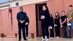 13 Schüler:innen verlasen nicht nur die Namen, sondern auch einen kleinen Teil der Lebensgeschichten der Opfer der Reichspogromnacht in Ritterhude.
