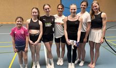 Ein unvergesslicher Nachmittag: Das Trainerteam und die Tanzmariechen freuten sich über den exklusiven Besuch von Melina Meißner.
