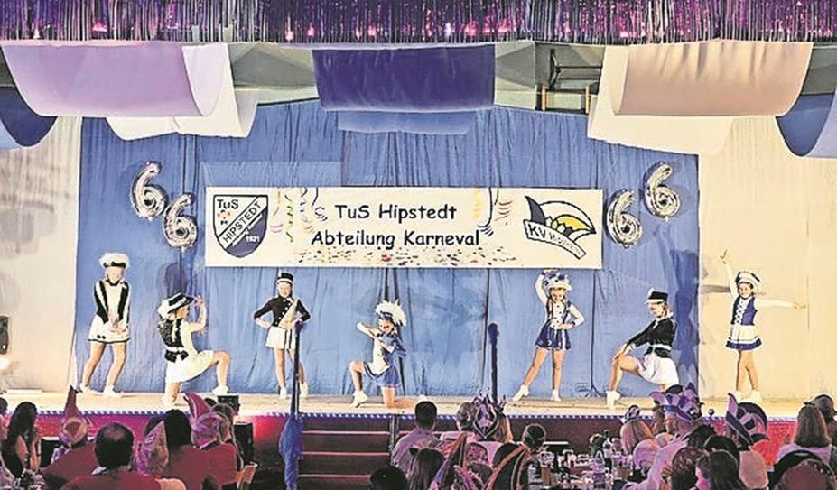 Beim Karneval in Hipstedt wird den Gästen viel geboten - von Tänzen über Sketche bis zur Tombola.