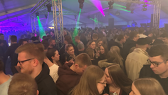 Bei der letzten Zeltfete des Jahres lässt es die Disco Haase so richtig krachen.