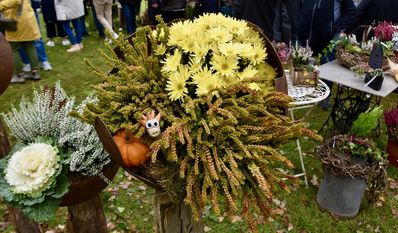 Naturfloristik und Gartengestecke werten jedes Grundstück auf.
