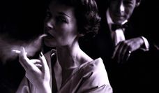 Eleganz und Glamour des Rauchens liegt nicht allein an der Schönheit der Raucherin. Auch wenn Lilli Palmer bezaubernd aussieht.