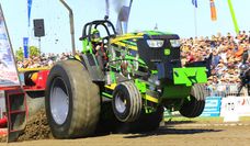 Der Destructive Deere ist mit seinen 3,6 Tonnen schon lange bekannt und beliebt bei den Zuschauern des Events.