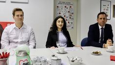 Frederik Burdorf (stellvertretender SPD-Kreisvorsitzender), Özge Kadah und Olaf Lies im Parteibüro der Stadt-SPD.